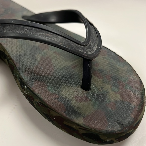 Volcom Camouflage green / black flip flops size 8 - Picture 5 of 14